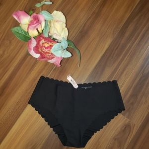 Victoria's Secret black scalloped hiphugger pantie